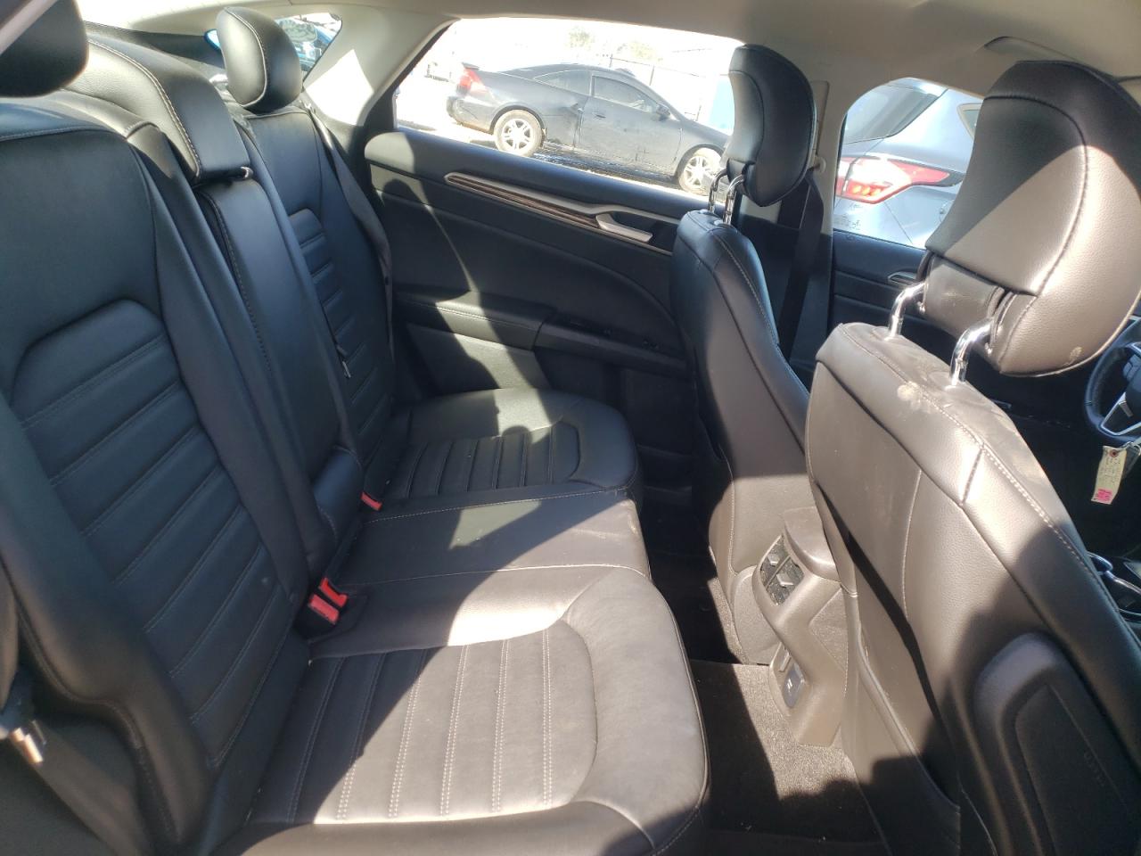 Photo 6 from auction – 2014 FORD FUSION SE with VIN 3FA6P0HD5ER240333
