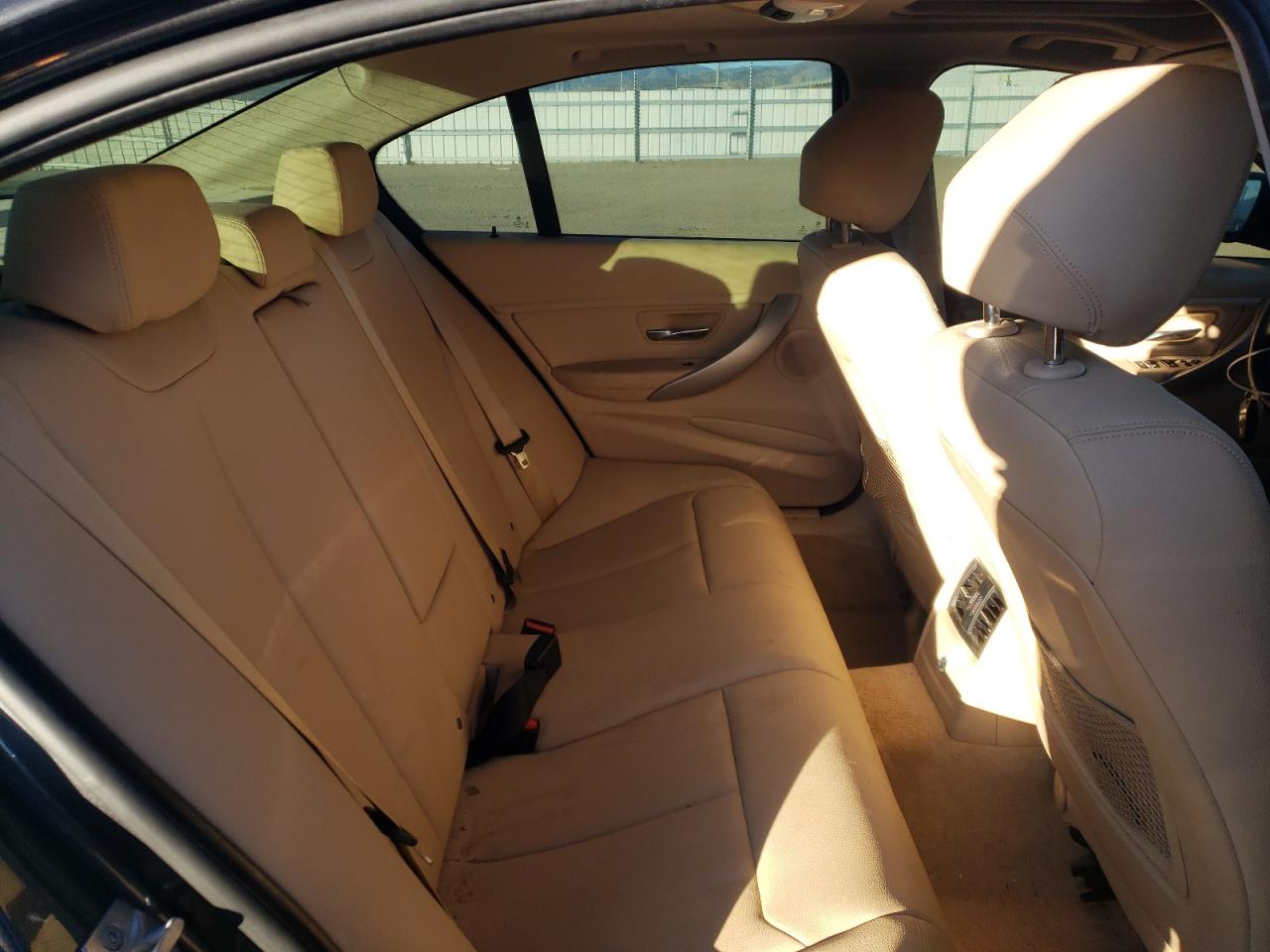 Photo 6 from auction – 2016 BMW 320 XI with VIN WBA8E5G57GNT93976
