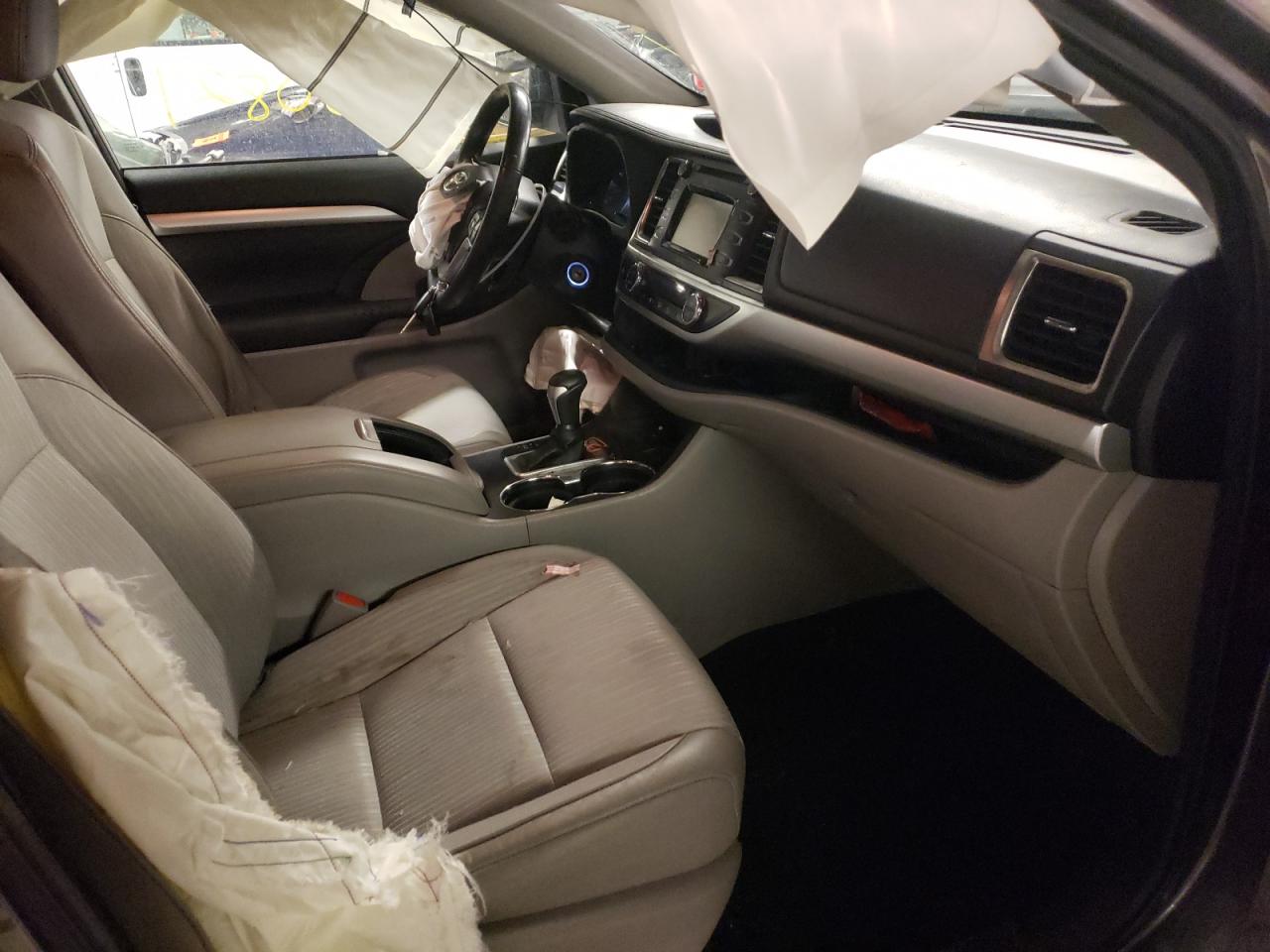 Photo 5 from auction – 2015 TOYOTA HIGHLANDER with VIN 5TDBKRFH0FS128247