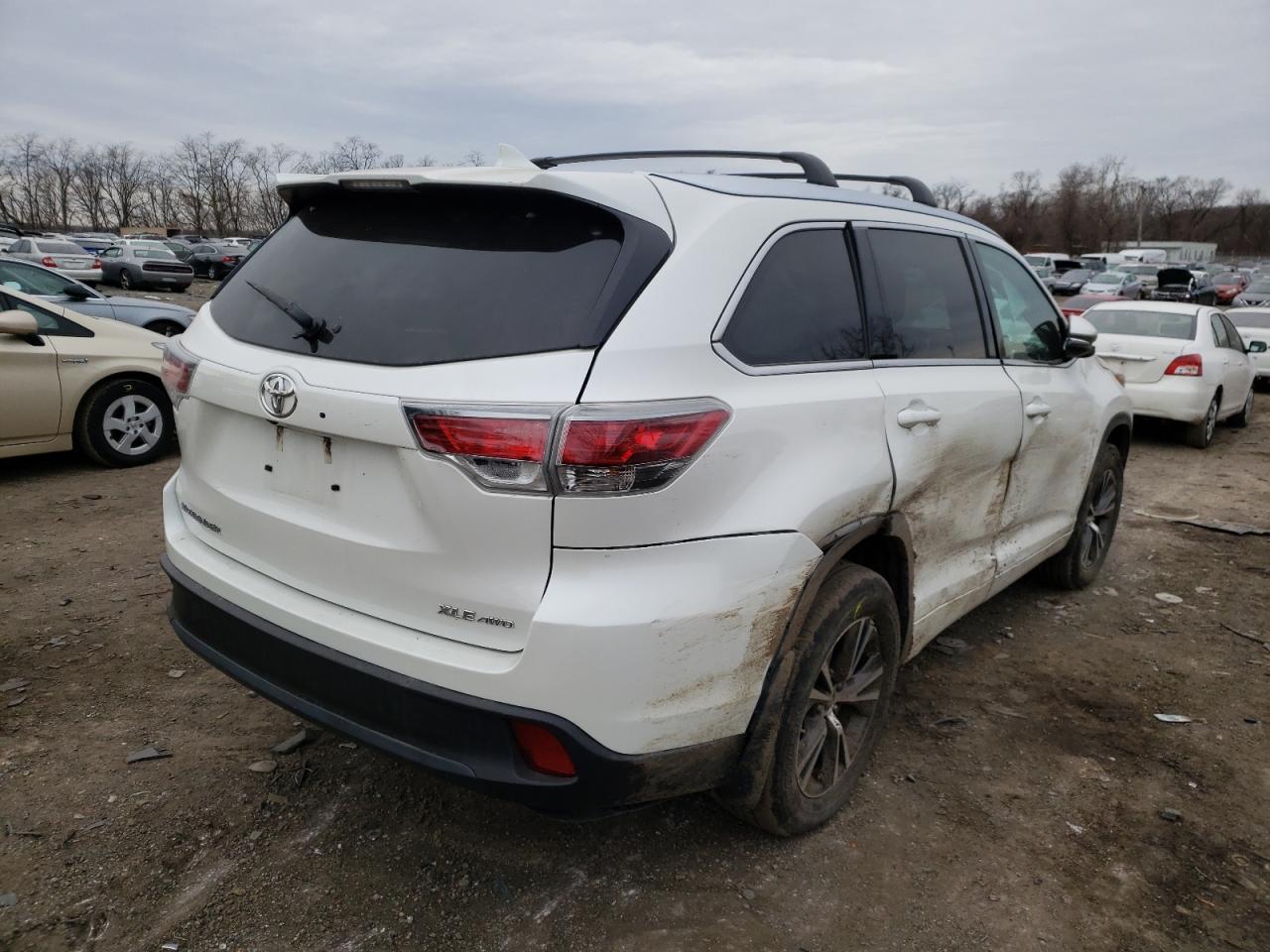 Photo 4 from auction – 2016 TOYOTA HIGHLANDER with VIN 5TDJKRFH3GS267818