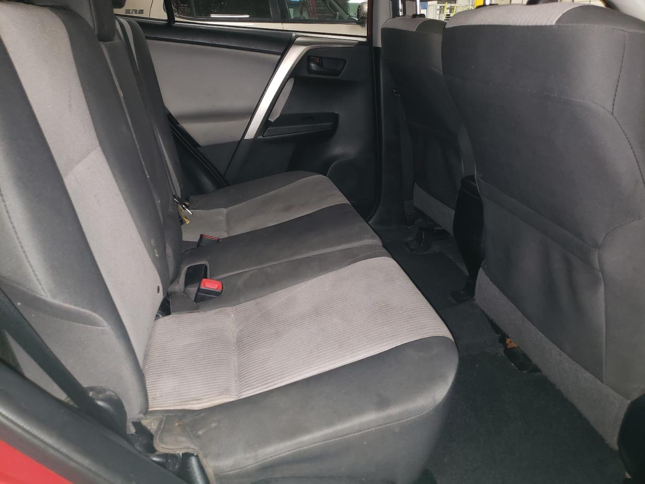 Photo 6 from auction – 2015 TOYOTA RAV4 LE with VIN JTMBFREV2FJ047727