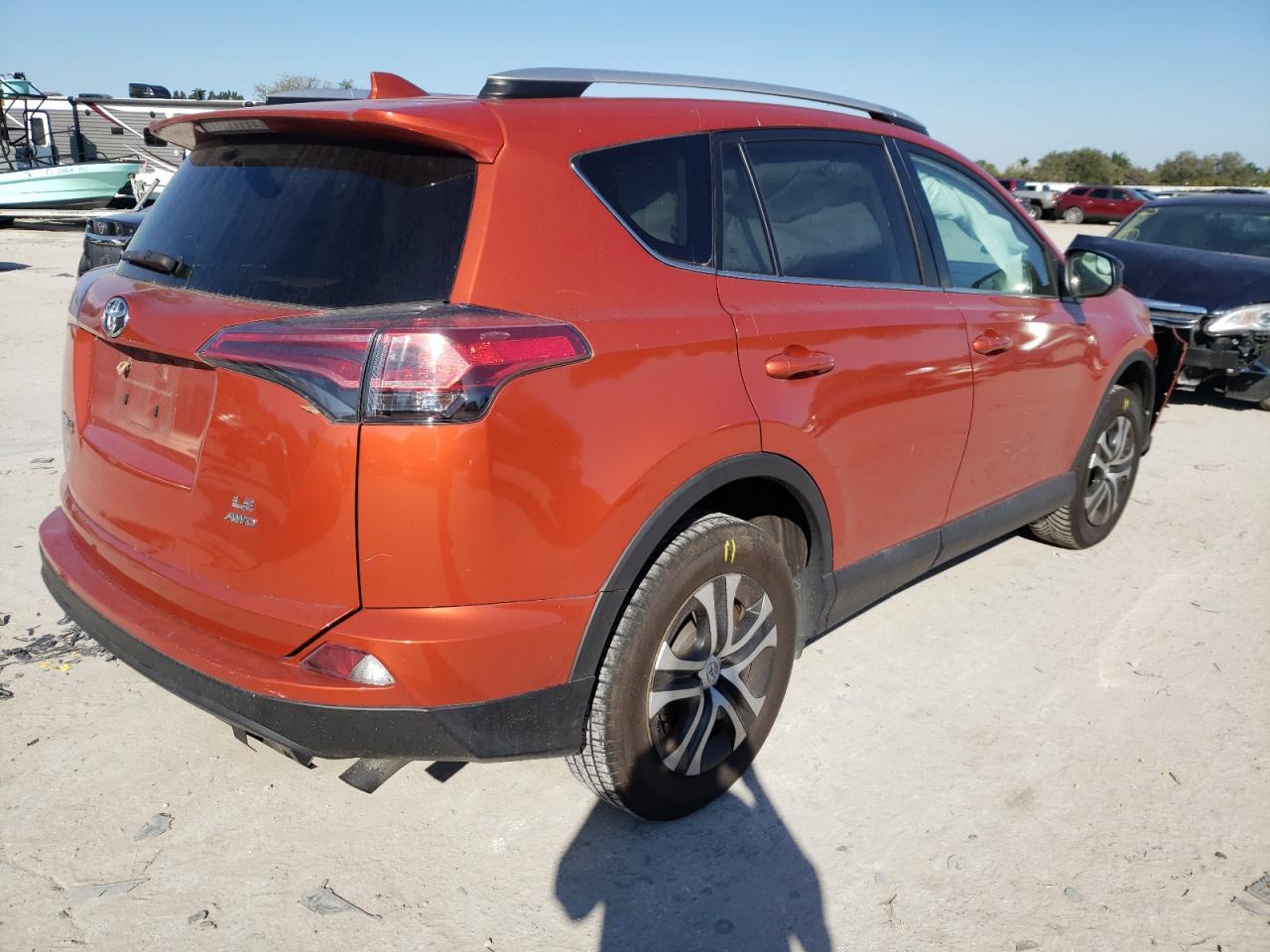 Photo 4 from auction – 2016 TOYOTA RAV4 LE with VIN 2T3BFREV1GW417388