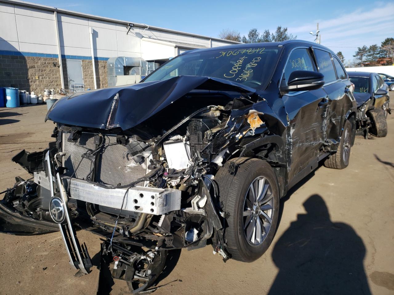 Photo 2 from auction – 2019 TOYOTA HIGHLANDER with VIN 5TDJZRFH0KS629933