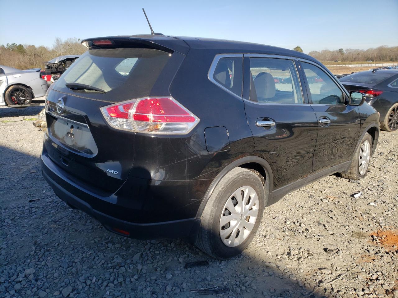 Photo 4 from auction – 2015 NISSAN ROGUE S with VIN KNMAT2MV2FP570255
