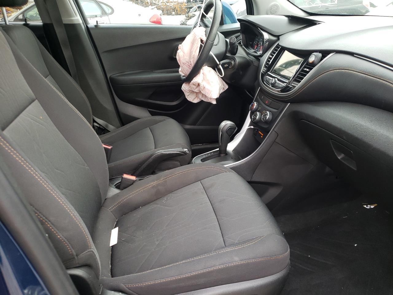 Photo 5 from auction – 2019 CHEVROLET TRAX 1LT with VIN 3GNCJPSB5KL222838