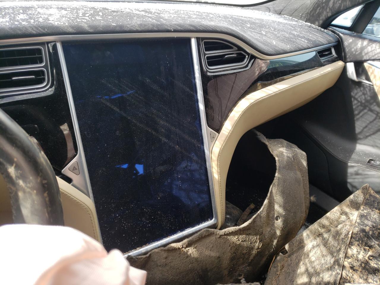 Photo 9 from auction – 2015 TESLA MODEL S with VIN 5YJSA1E47FF103725