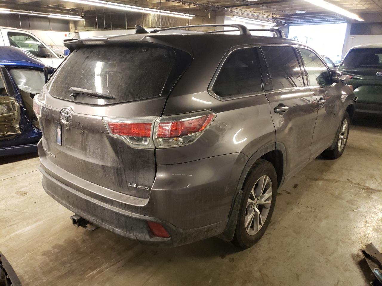 Photo 4 from auction – 2015 TOYOTA HIGHLANDER with VIN 5TDBKRFH0FS128247