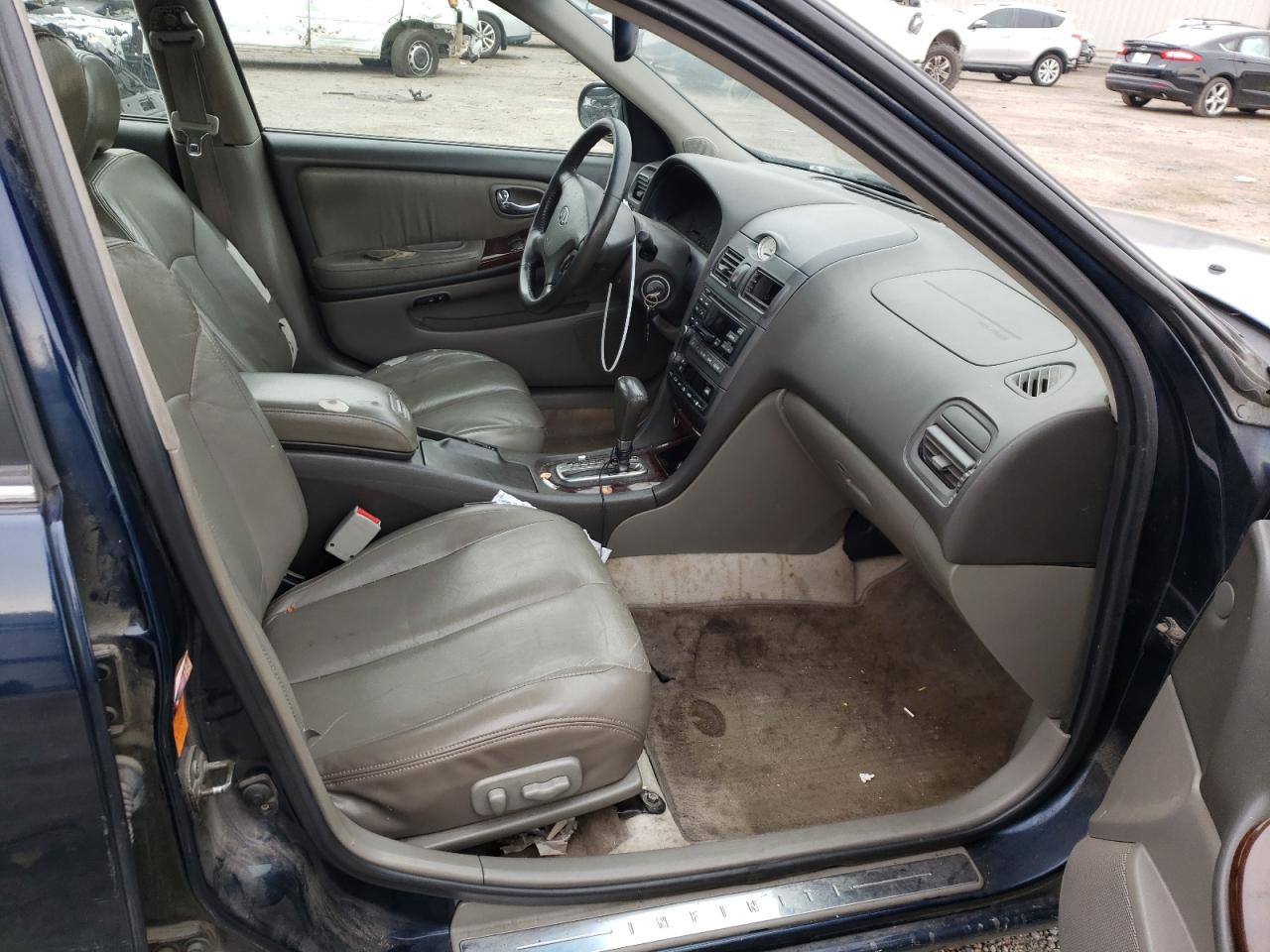 Photo 5 from auction – 2001 INFINITI I30 with VIN JNKCA31A71T028220