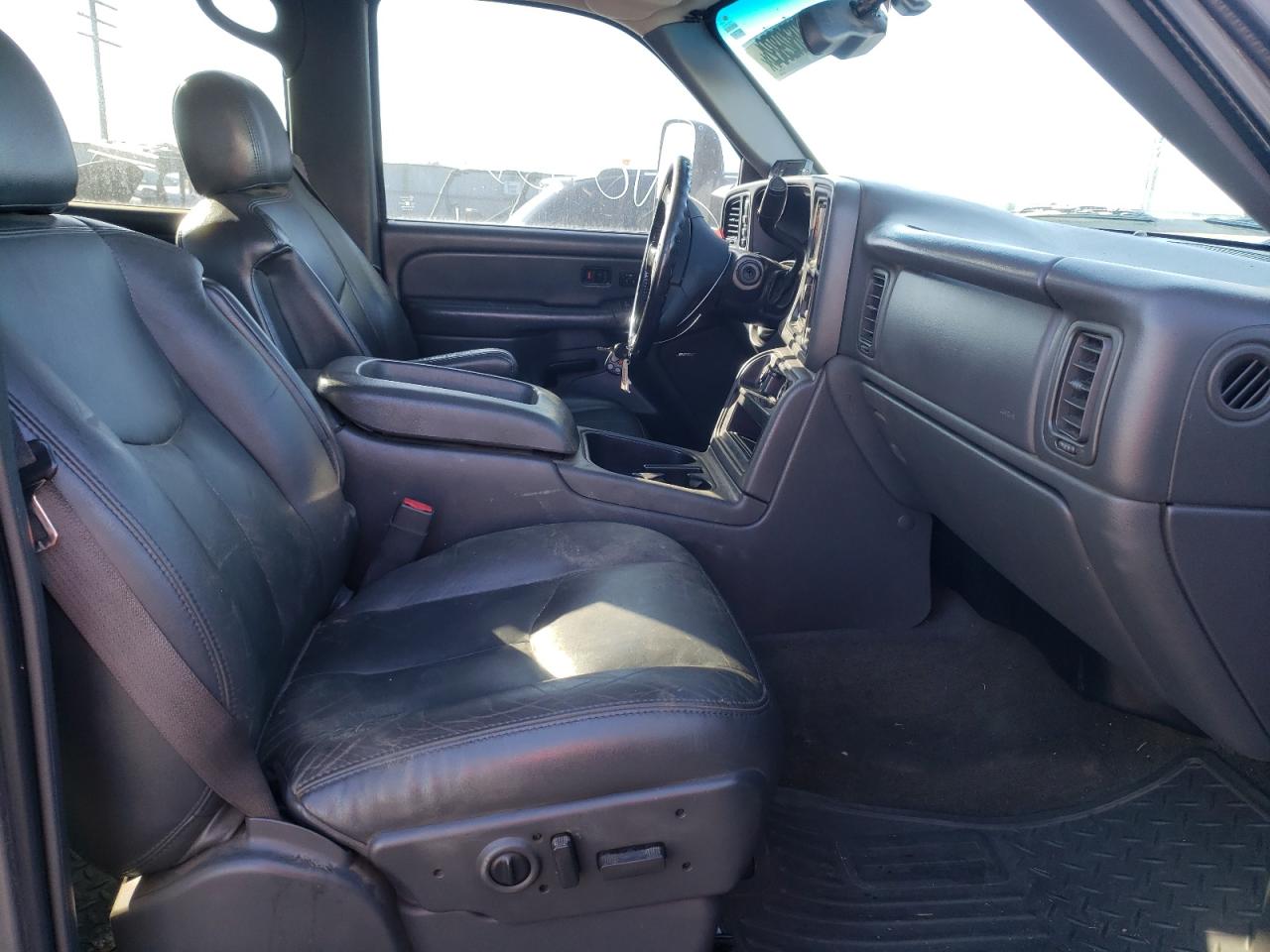 Photo 5 from auction – 2006 CHEVROLET SILVERADO with VIN 1GCHK23D16F152382
