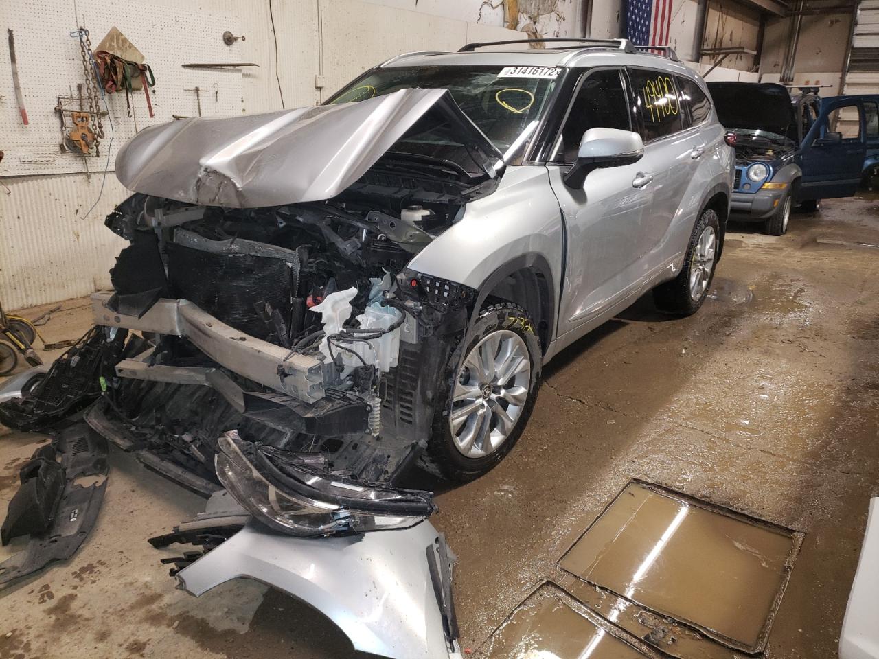 Photo 2 from auction – 2020 TOYOTA HIGHLANDER with VIN 5TDDZRBH7LS004630