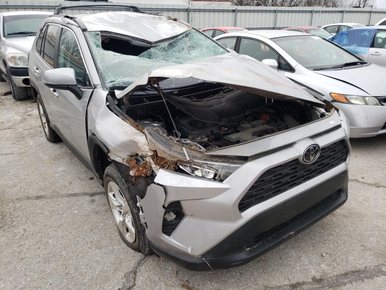 TOYOTA RAV4 XLE 2020 with VIN 2T3W1RFV1LC052575 - Photo from auction