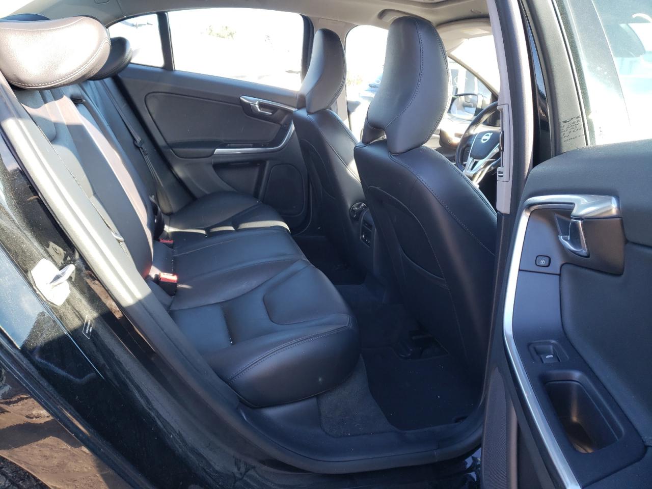 Photo 6 from auction – 2015 VOLVO S60 PREMIE with VIN YV1612TK4F2333678