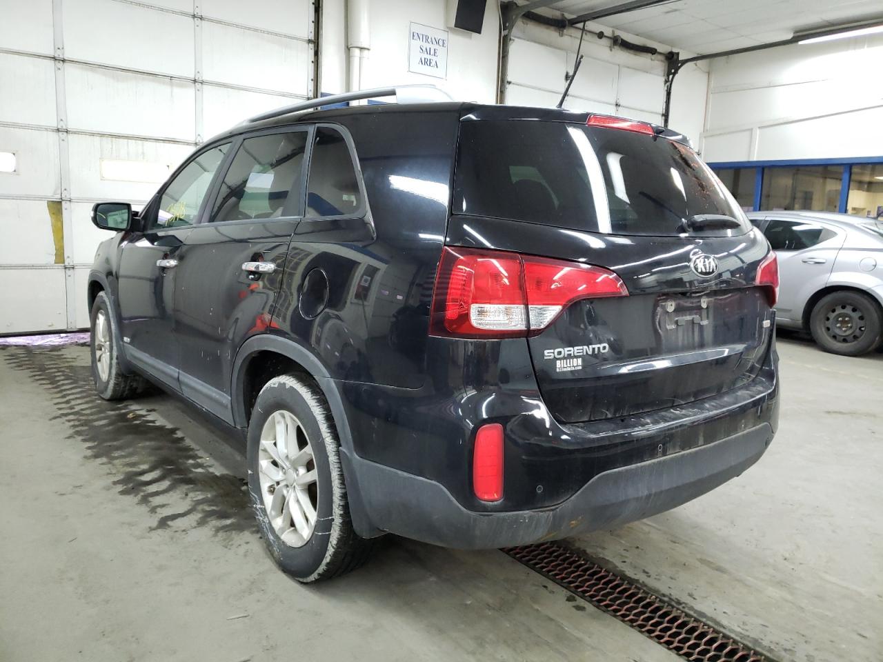 Photo 3 from auction – 2015 KIA SORENTO LX with VIN 5XYKTDA64FG649779