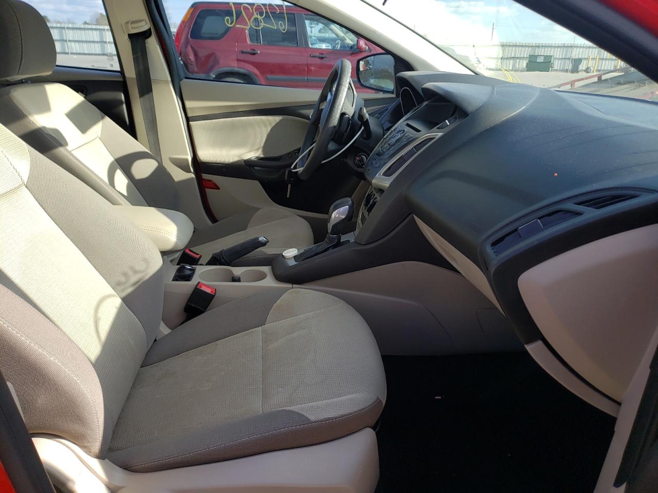 Photo 5 from auction – 2014 FORD FOCUS SE with VIN 1FADP3F21EL457595