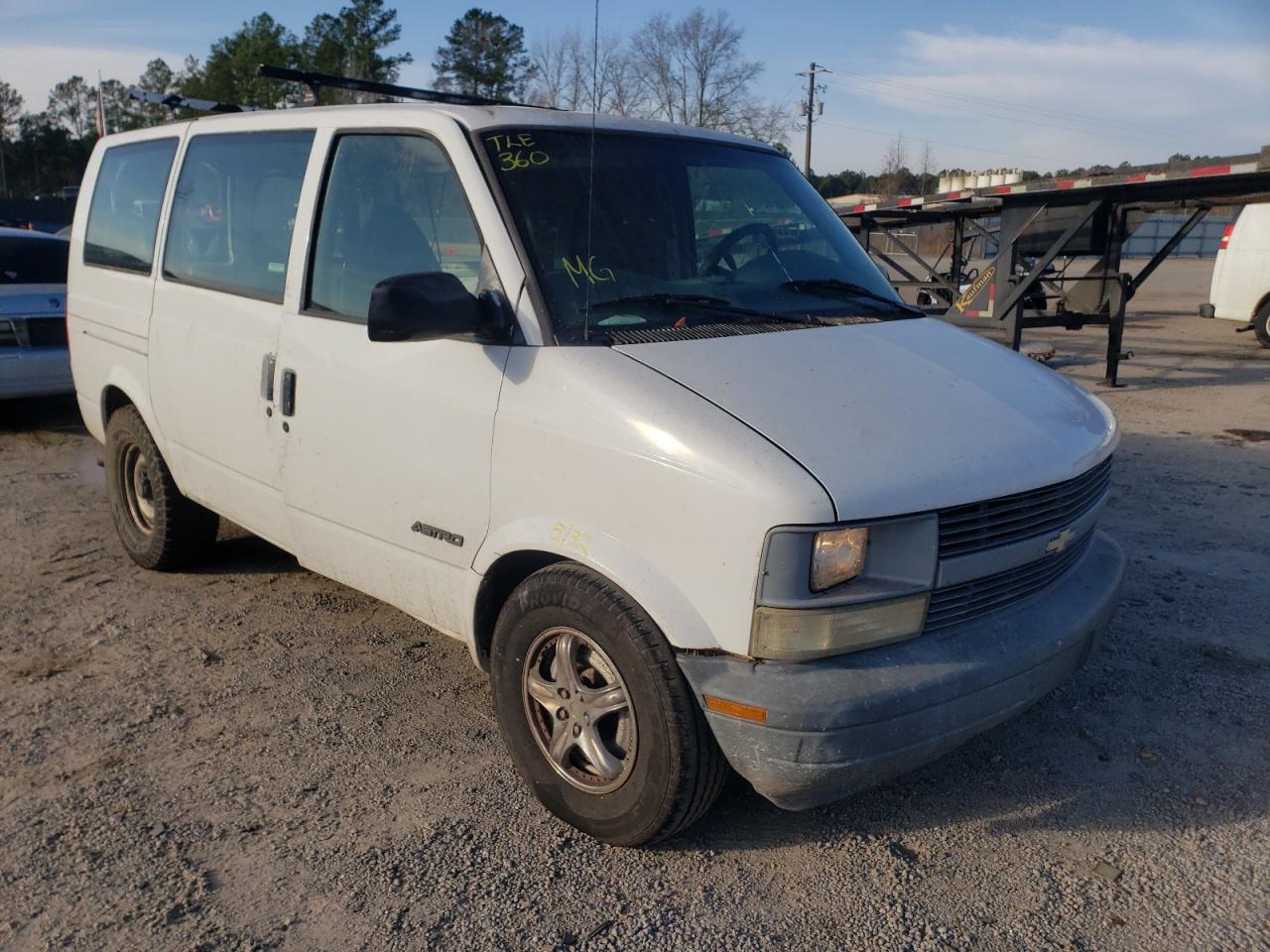 CHEVROLET ASTRO 2000 with VIN 1GCDM19W1YB179782 - Photo from auction