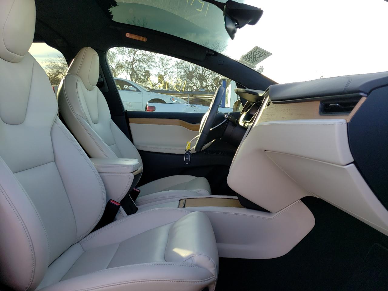 Photo 5 from auction – 2020 TESLA MODEL X with VIN 5YJXCBE25LF268849
