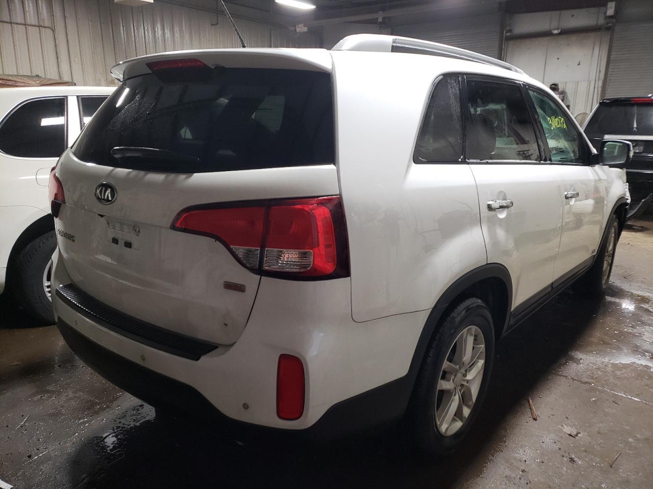 Photo 4 from auction – 2014 KIA SORENTO LX with VIN 5XYKTCA64EG442866