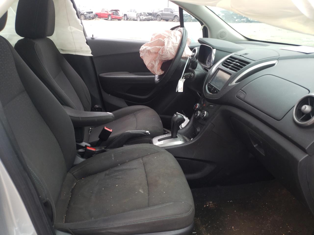 Photo 5 from auction – 2015 CHEVROLET TRAX LS with VIN KL7CJKSB3FB059932