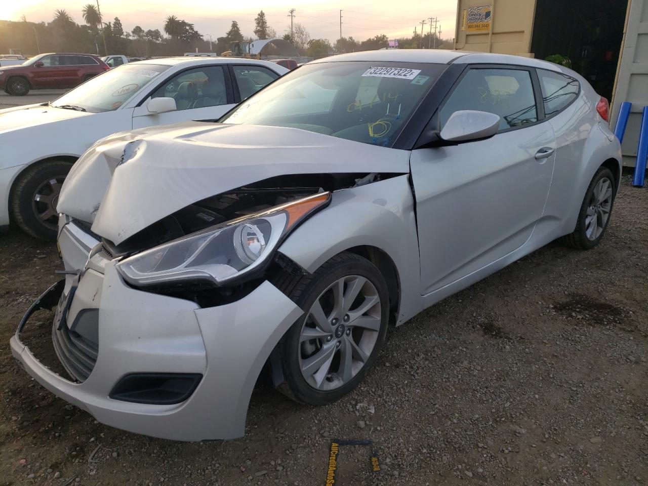 Photo 2 from auction – 2016 HYUNDAI VELOSTER with VIN KMHTC6AD6GU288162