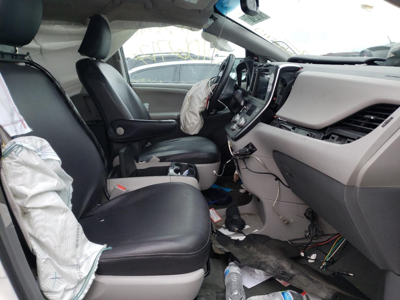 Photo 5 from auction – 2017 TOYOTA SIENNA LE with VIN 5TDKZ3DC0HS836758