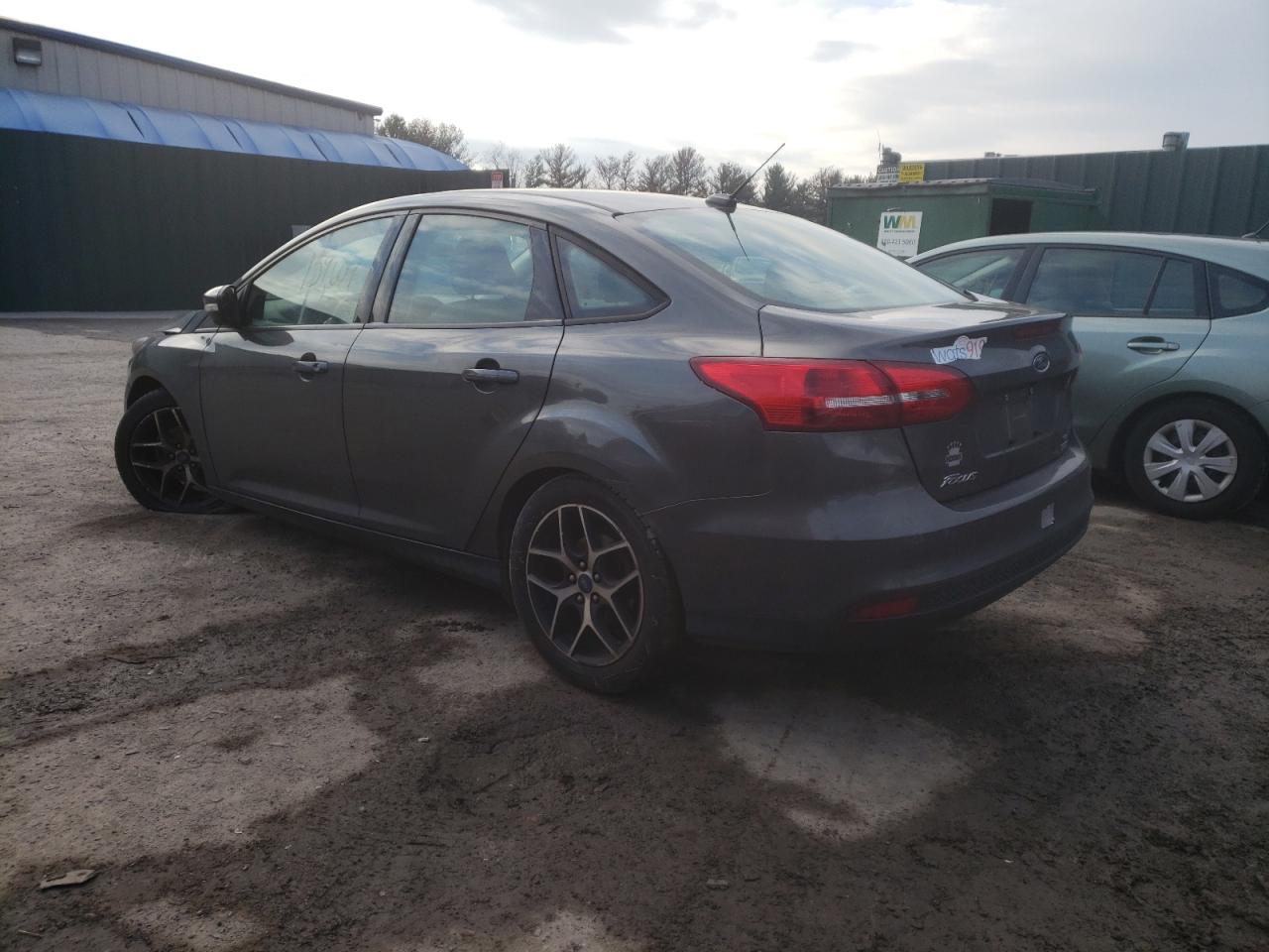 Photo 3 from auction – 2017 FORD FOCUS SE with VIN 1FADP3FE5HL275252