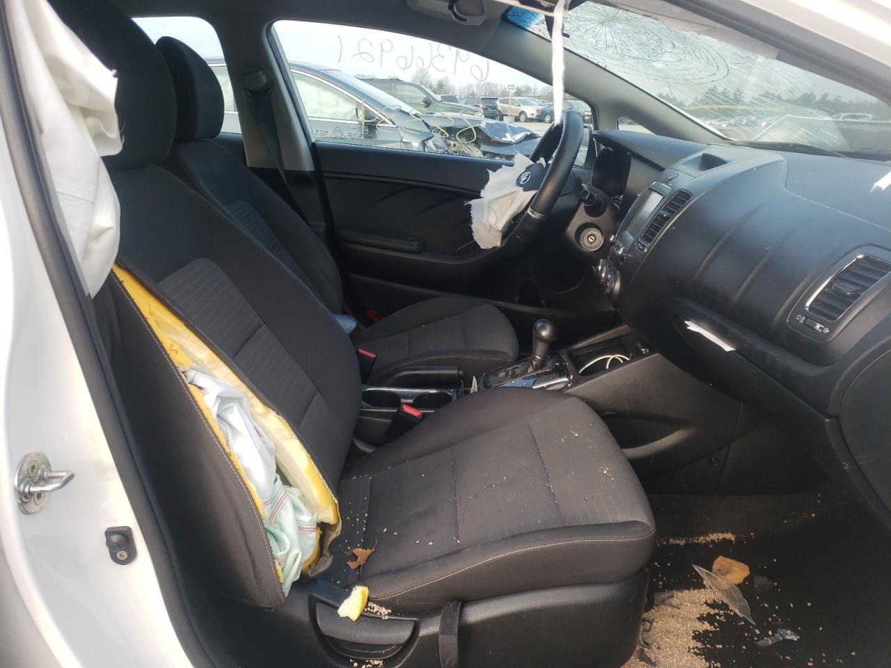 Photo 5 from auction – 2018 KIA FORTE LX with VIN 3KPFL4A71JE203380