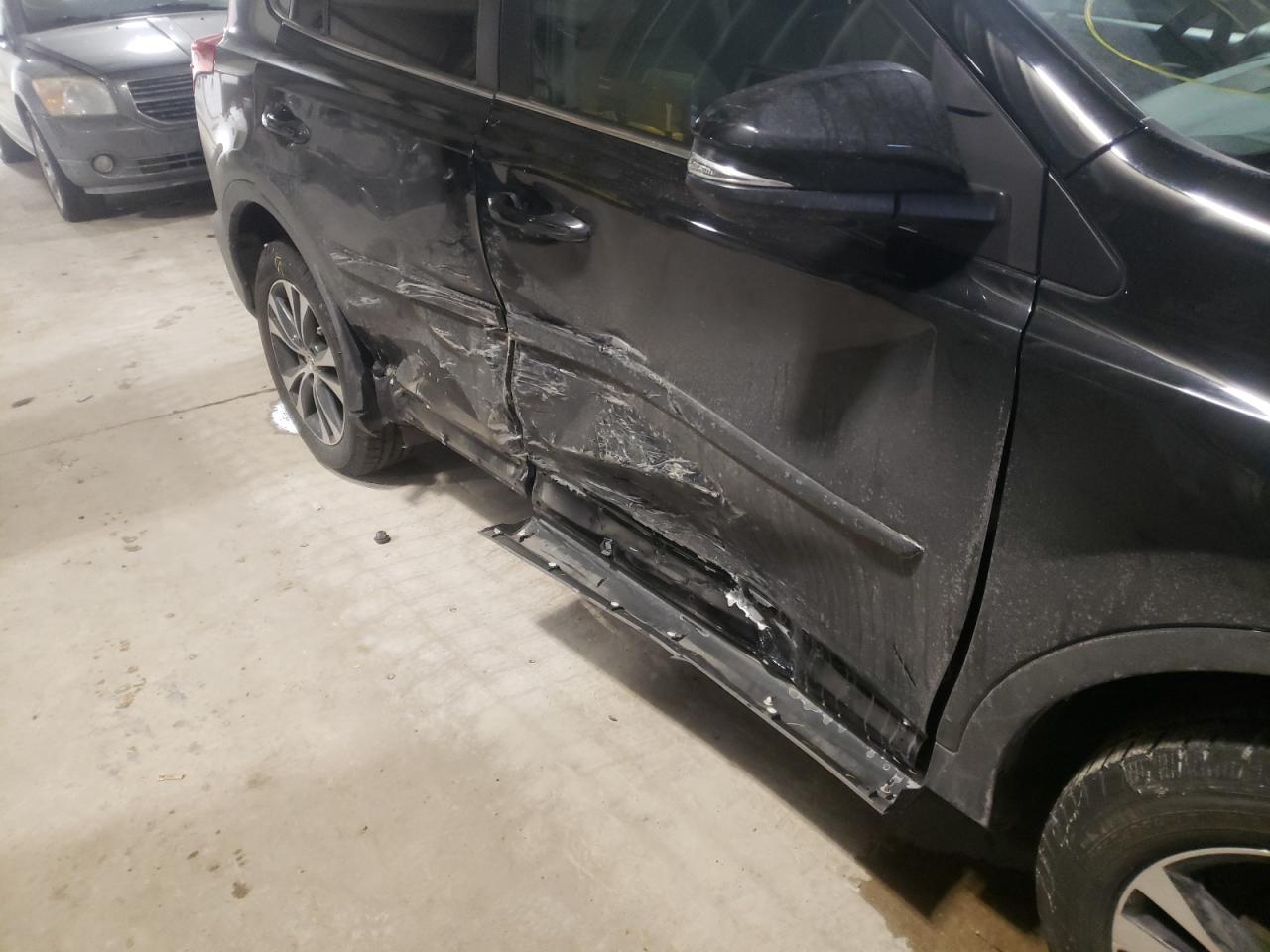 Photo 9 from auction – 2015 TOYOTA RAV4 LIMIT with VIN 2T3DFREV8FW268811