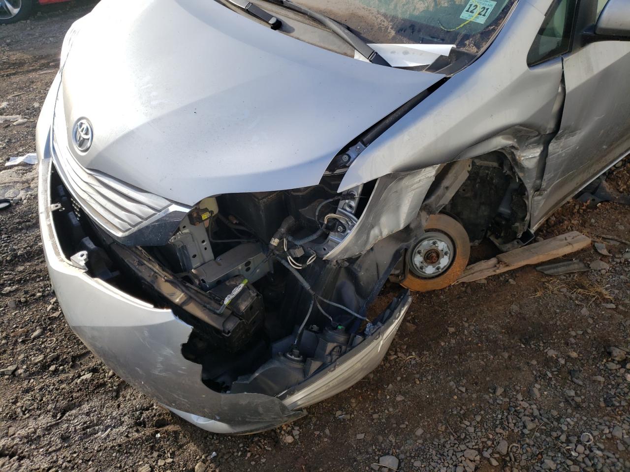 Photo 9 from auction – 2017 TOYOTA SIENNA LE with VIN 5TDKZ3DC8HS787518