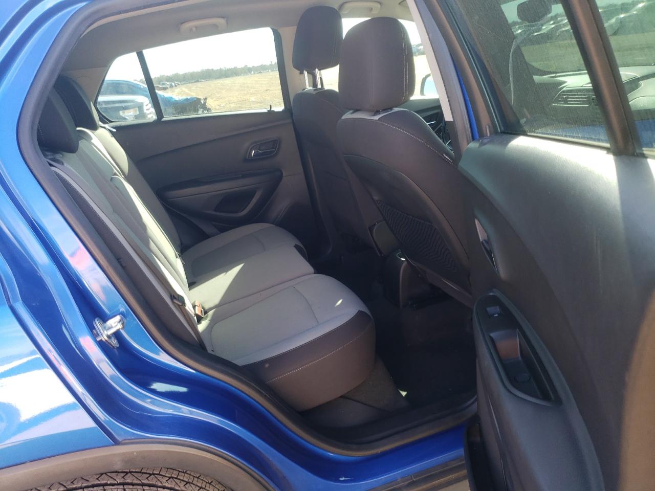 Photo 6 from auction – 2016 CHEVROLET TRAX LS with VIN KL7CJKSB4GB657352