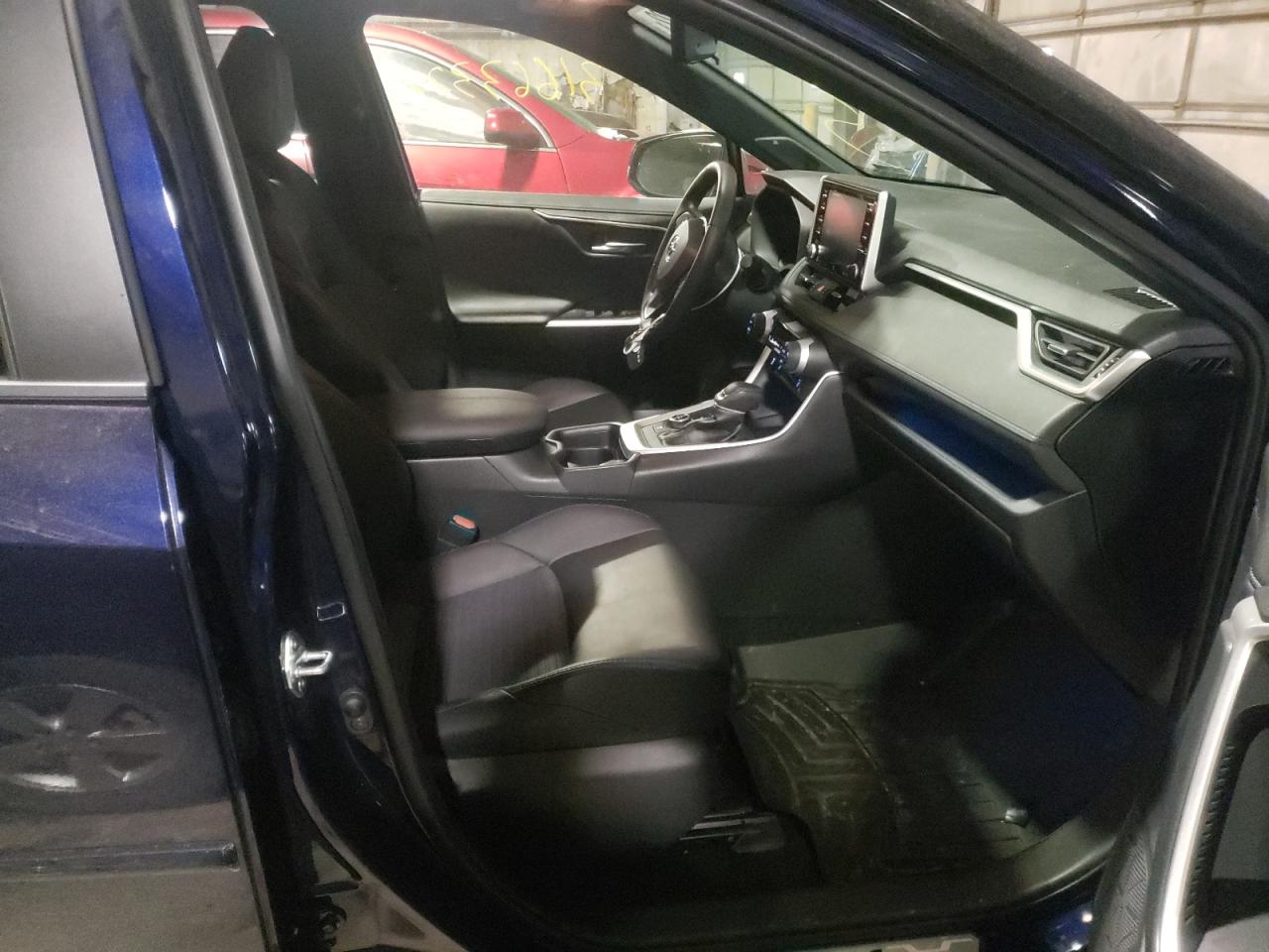 Photo 5 from auction – 2020 TOYOTA RAV4 XSE with VIN JTMEWRFV6LD533382
