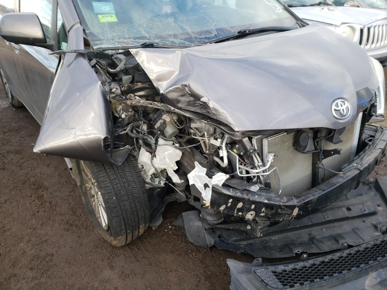 Photo 9 from auction – 2016 TOYOTA SIENNA XLE with VIN 5TDDK3DC3GS131450