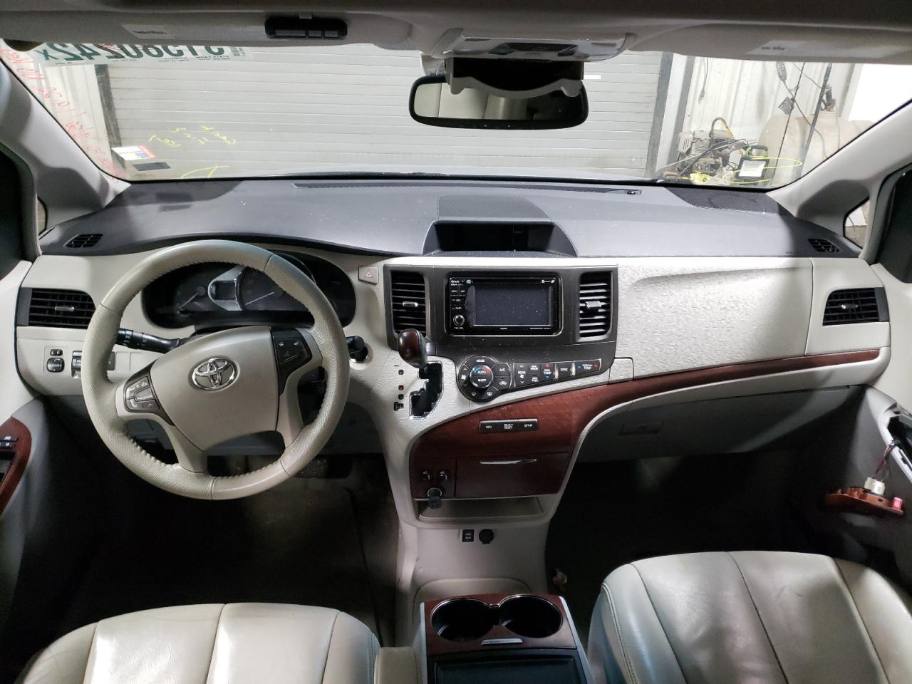 Photo 9 from auction – 2014 TOYOTA SIENNA XLE with VIN 5TDDK3DC1ES088546