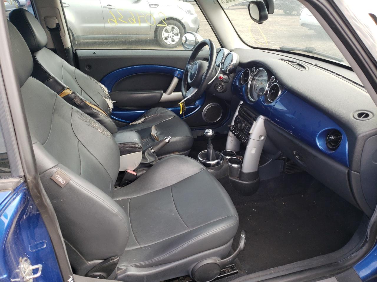 Photo 5 from auction – 2005 MINI COOPER S with VIN WMWRE334X5TD95058