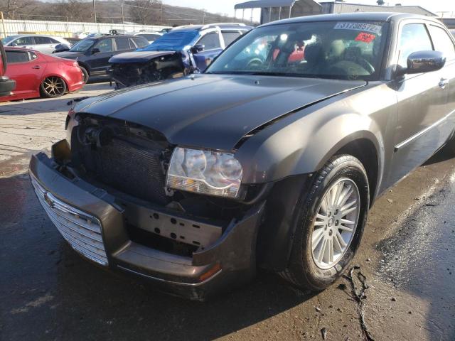 Photo 9 from auction – 2010 CHRYSLER 300 TOURIN with VIN 2C3CA4CD0AH173745
