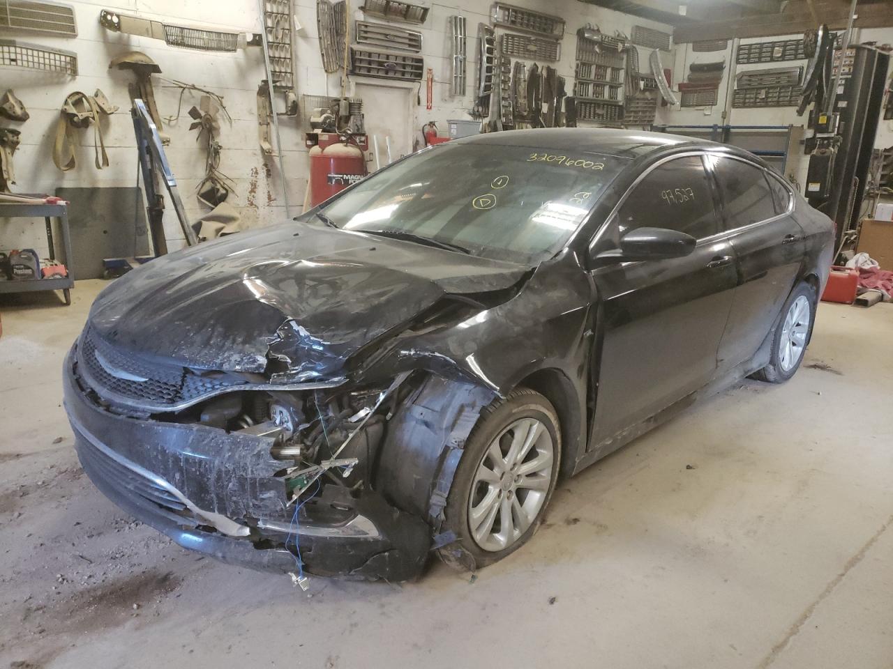 Photo 2 from auction – 2015 CHRYSLER 200 LIMITE with VIN 1C3CCCAB4FN559220