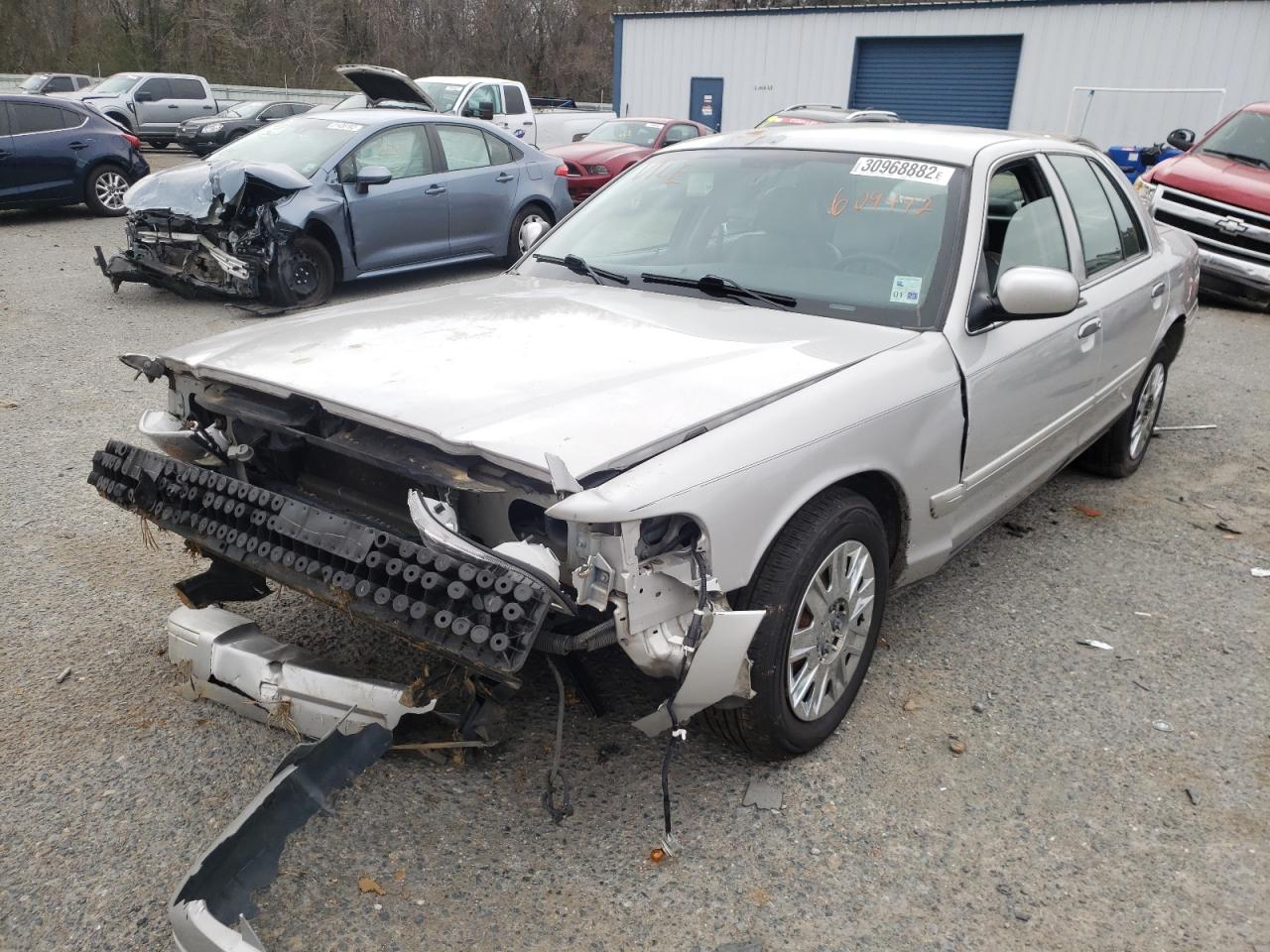 Photo 2 from auction – 2007 MERCURY GRAND MARQ with VIN 2MEFM74V17X609492