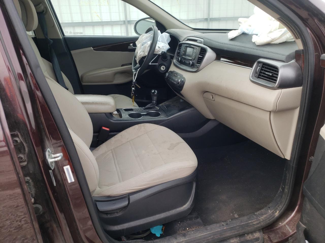 Photo 5 from auction – 2016 KIA SORENTO LX with VIN 5XYPG4A52GG024459