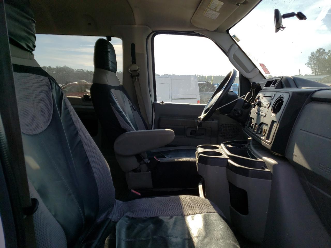 Photo 5 from auction – 2011 FORD ECONOLINE with VIN 1FBNE3BL7BDB18076
