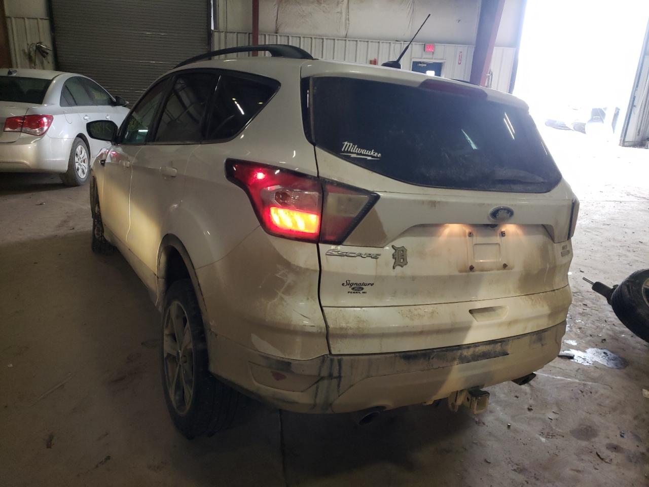 Photo 3 from auction – 2017 FORD ESCAPE SE with VIN 1FMCU9G92HUE07053