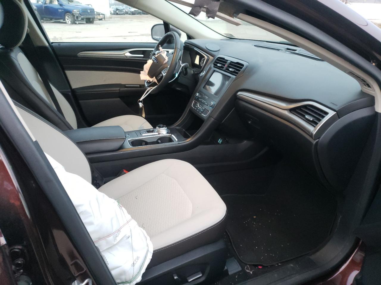 Photo 5 from auction – 2019 FORD FUSION SE with VIN 3FA6P0HD8KR247370