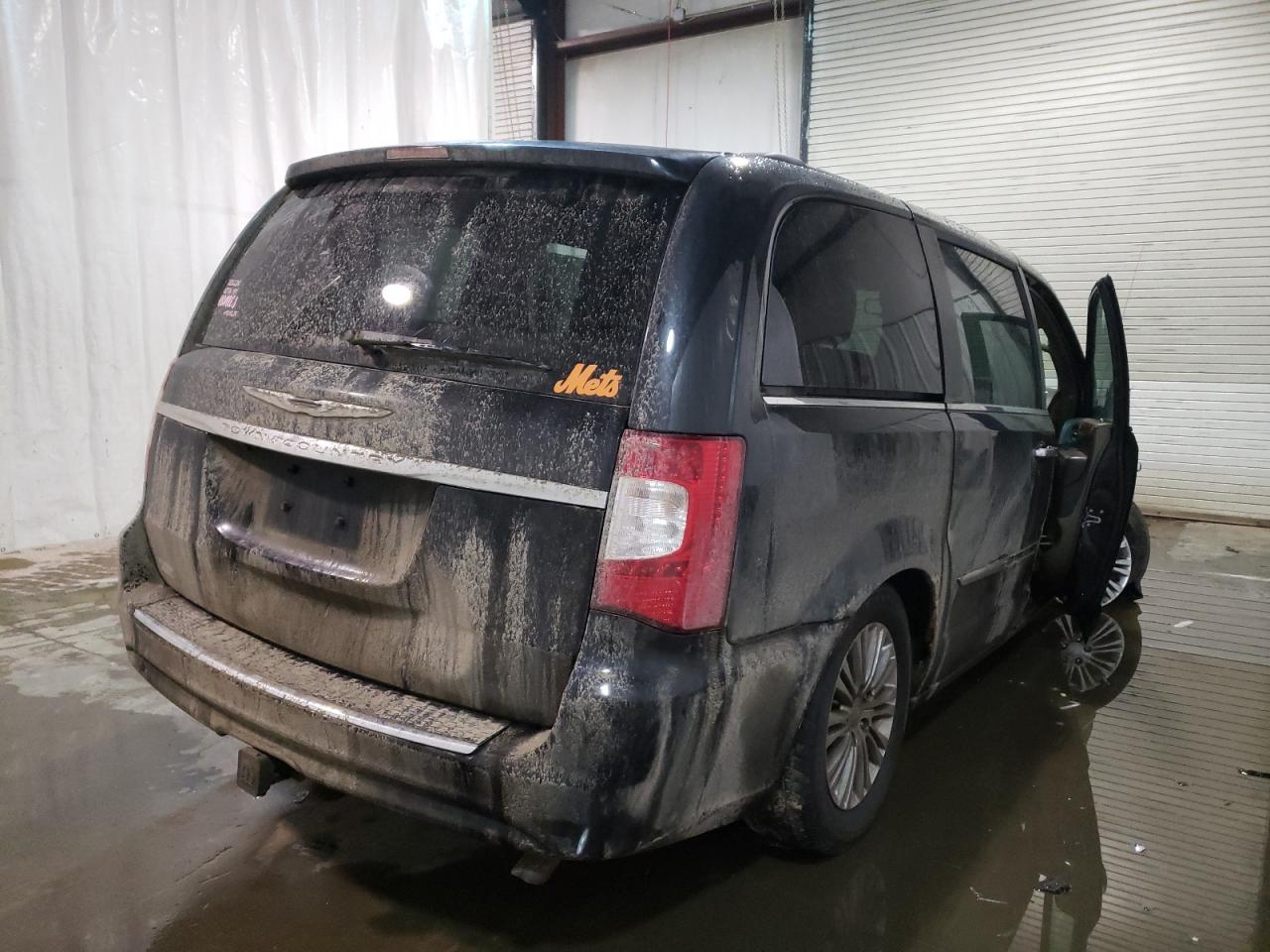 Photo 4 from auction – 2015 CHRYSLER TOWN & COU with VIN 2C4RC1CG7FR521311