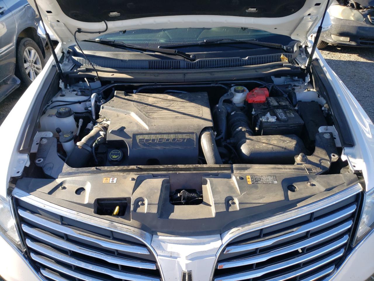 Photo 7 from auction – 2019 LINCOLN MKT with VIN 2LMHJ5AT3KBL03359