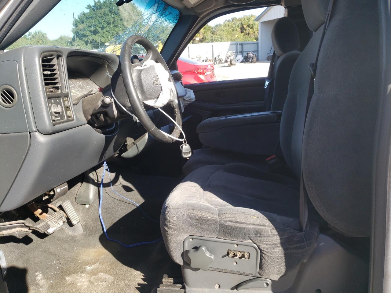 Photo 5 from auction – 2000 CHEVROLET SILVERADO with VIN 2GCEC19V5Y1135900