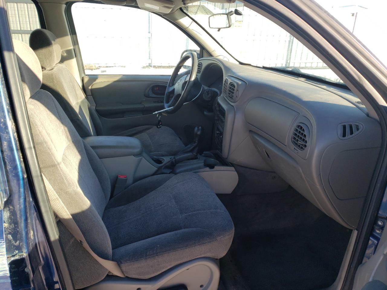 Photo 5 from auction – 2004 CHEVROLET TRAILBLAZE with VIN 1GNDT13S642316239