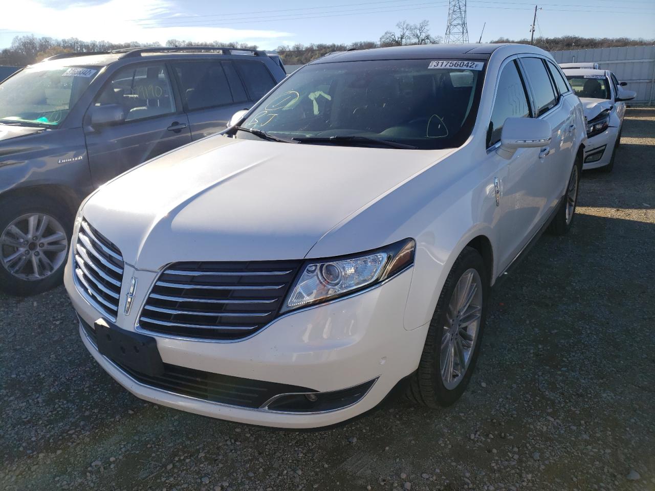 Photo 2 from auction – 2019 LINCOLN MKT with VIN 2LMHJ5AT3KBL03359
