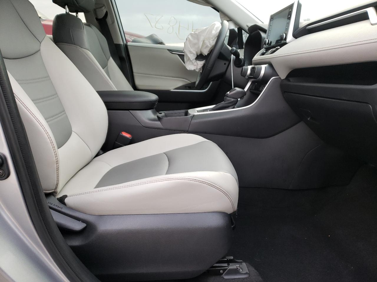 Photo 5 from auction – 2021 TOYOTA RAV4 XLE P with VIN 2T3A1RFVXMC181488