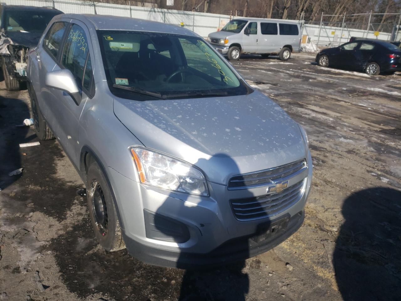 CHEVROLET TRAX LS 2016 with VIN KL7CJKSB2GB628772 - Photo from auction