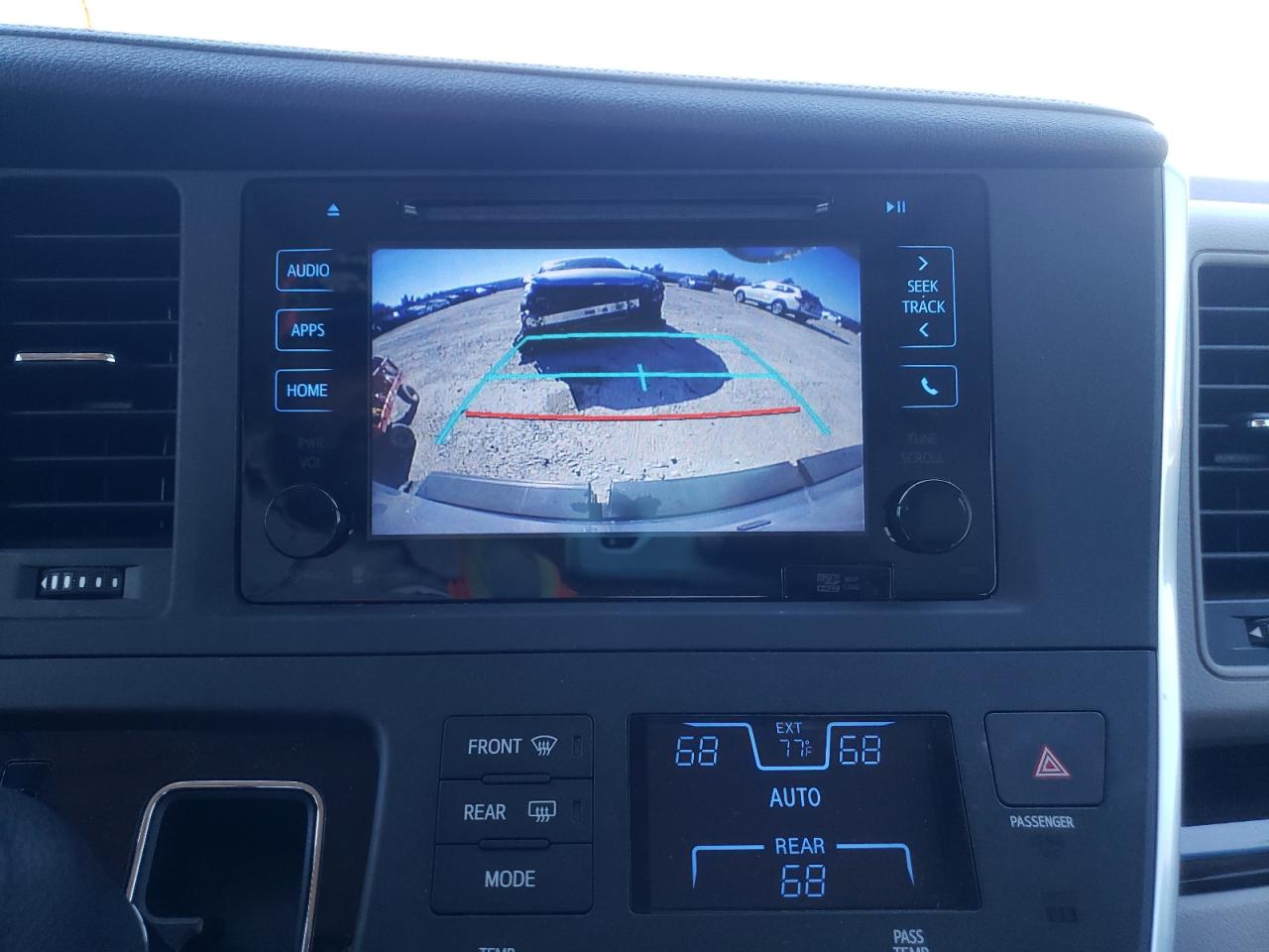 Photo 9 from auction – 2015 TOYOTA SIENNA XLE with VIN 5TDYK3DC2FS658556