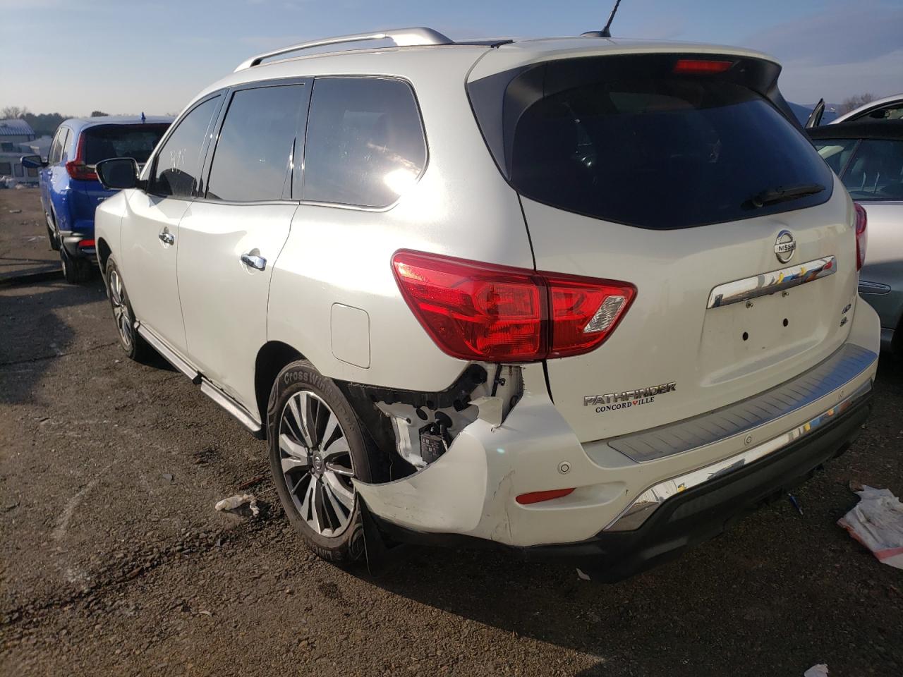 Photo 3 from auction – 2017 NISSAN PATHFINDER with VIN 5N1DR2MMXHC901284