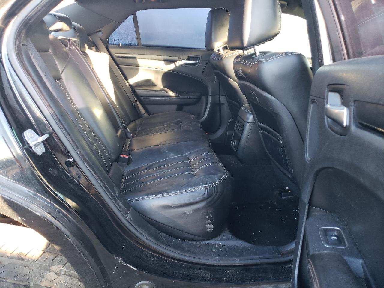 Photo 6 from auction – 2014 CHRYSLER 300 S with VIN 2C3CCABG1EH228889
